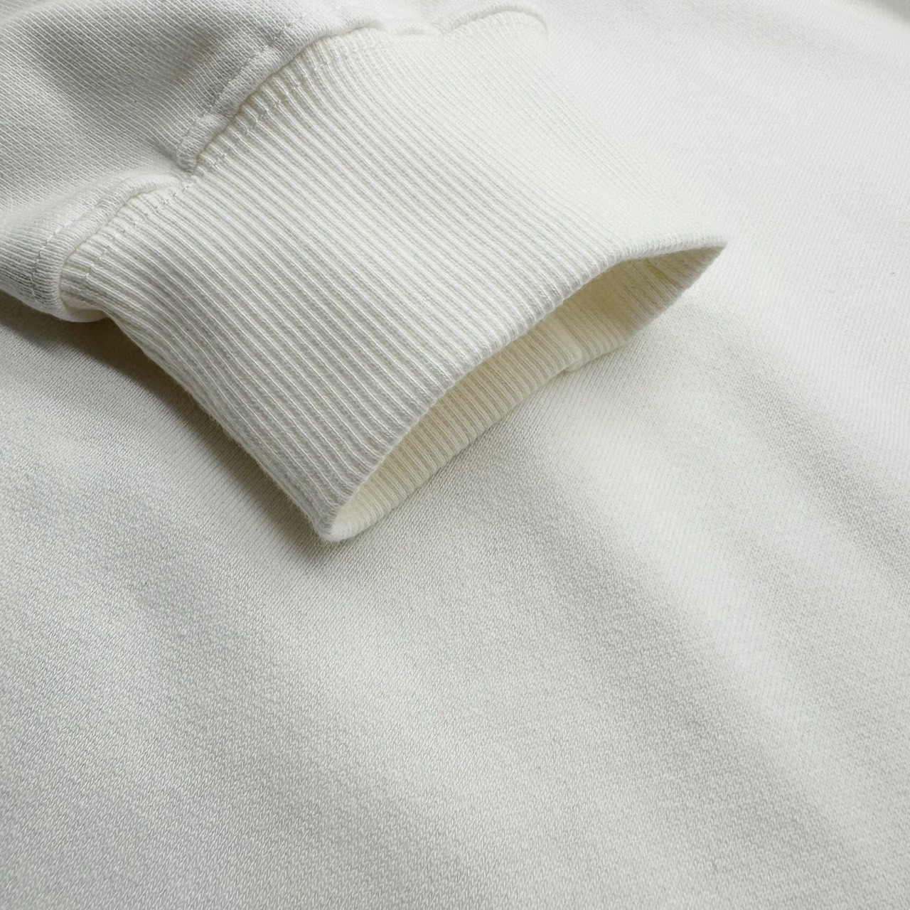 <p>BURBERRY logo图案绣花长袖(白)</p>