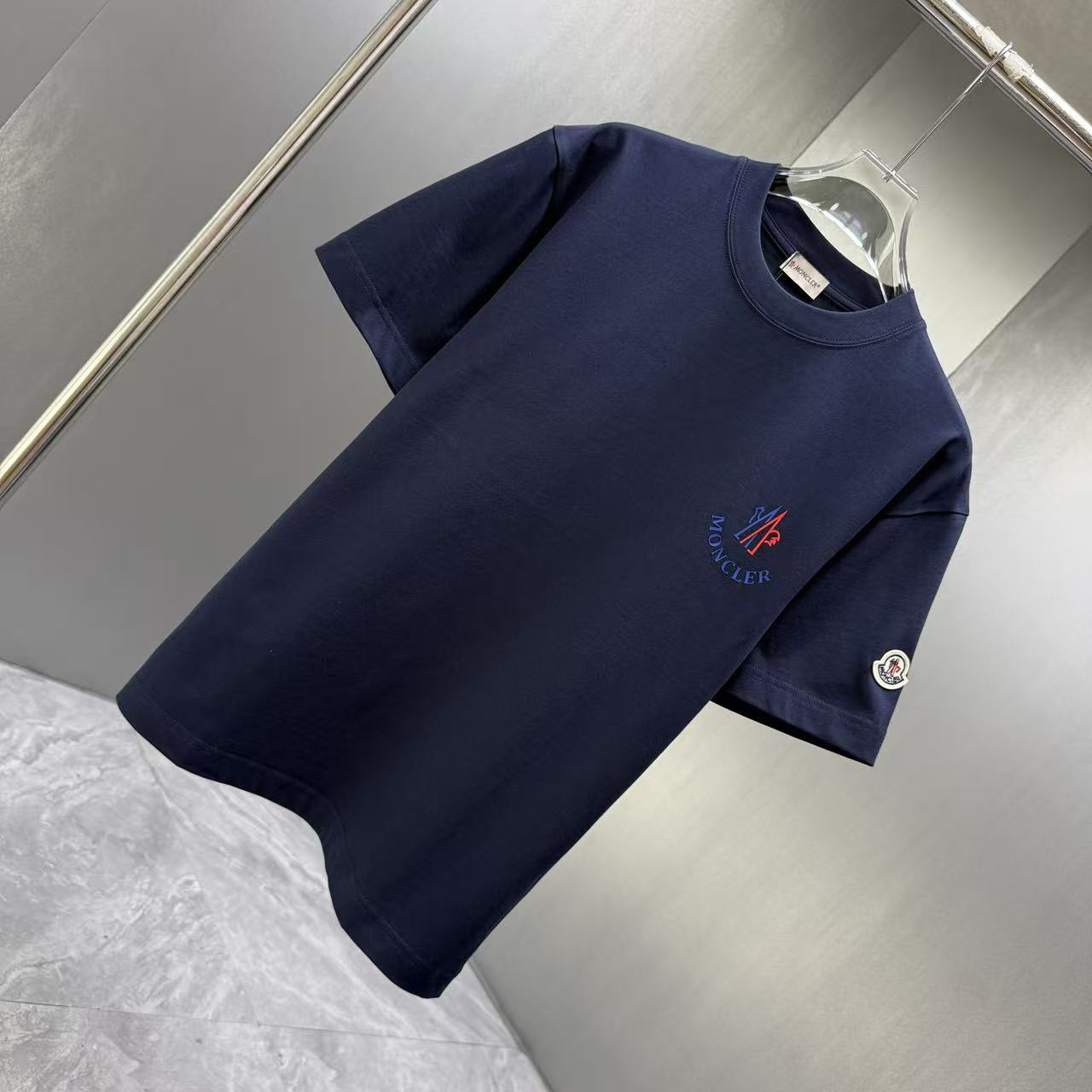 <p>Moncler 短袖T恤(深藍)</p>