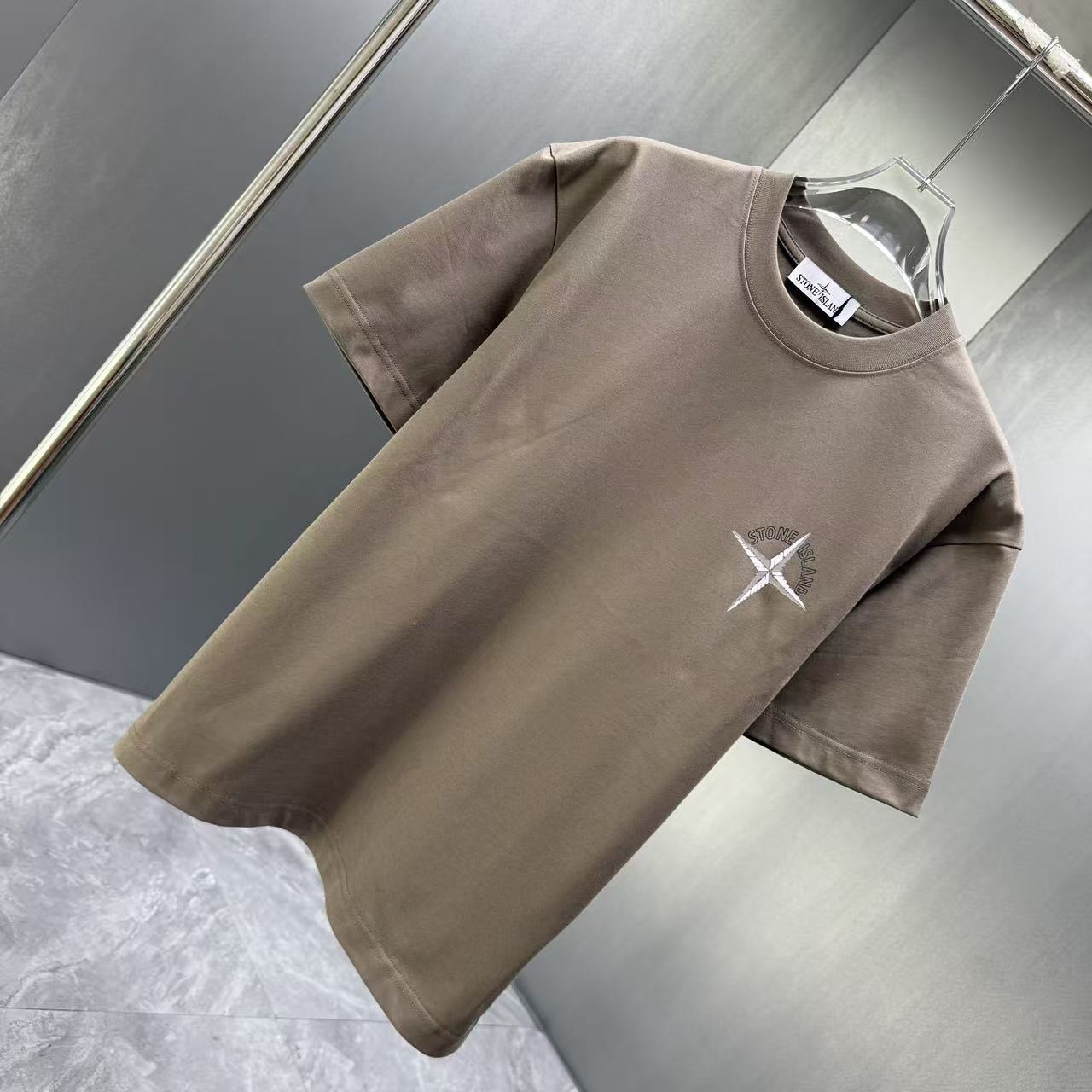 <p>Stone Island 短袖T恤(棕)</p>