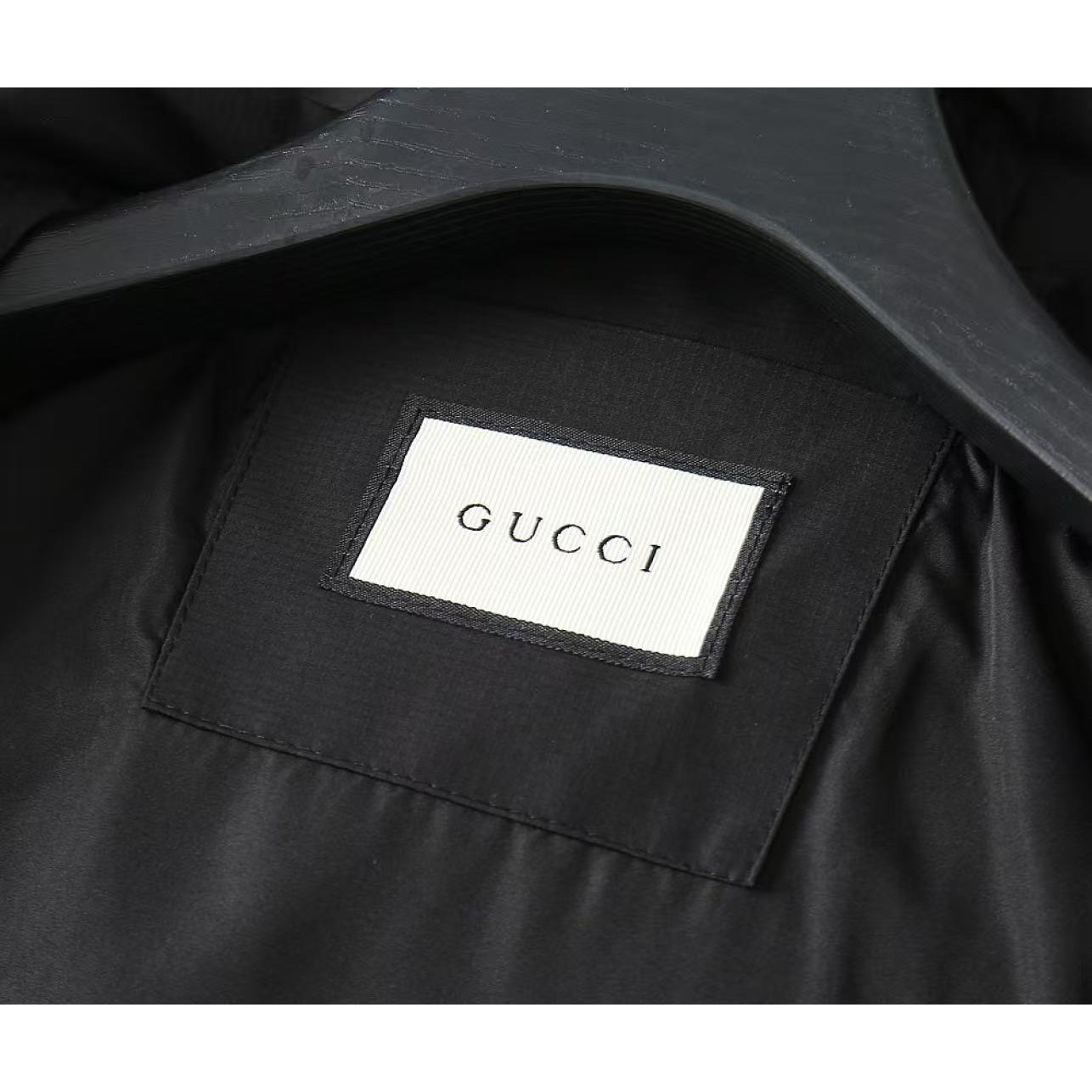 <p>GUCCI 男士夹克外套(白)</p>