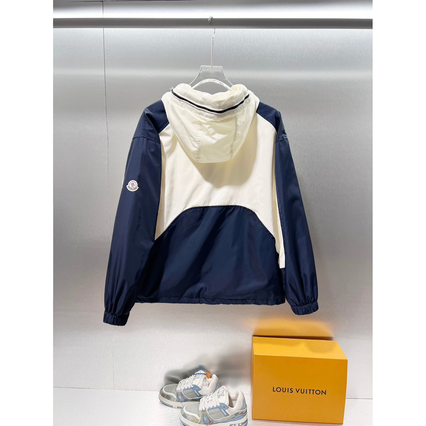 <p>MONCLER&nbsp;夹克外套</p>