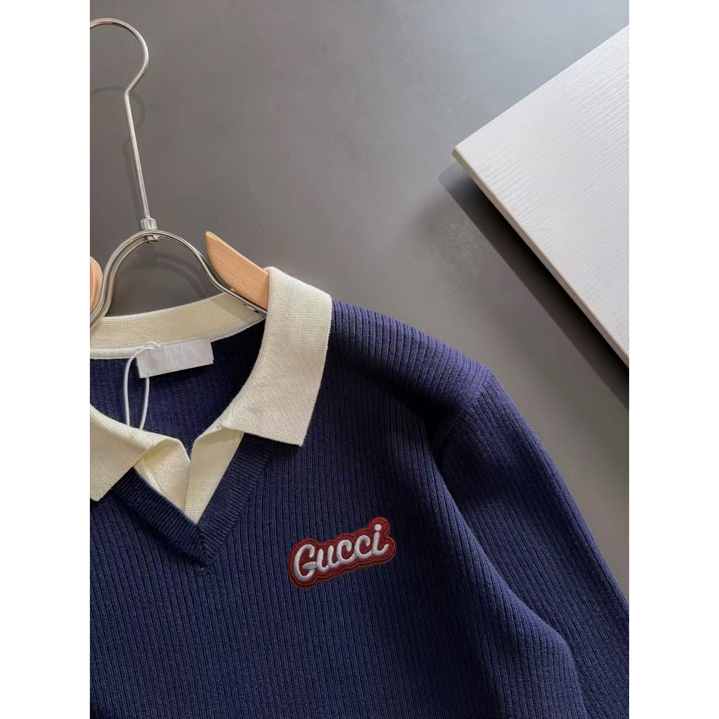 <p>GUCCI 秋冬官网最新毛衣(藏青)</p>