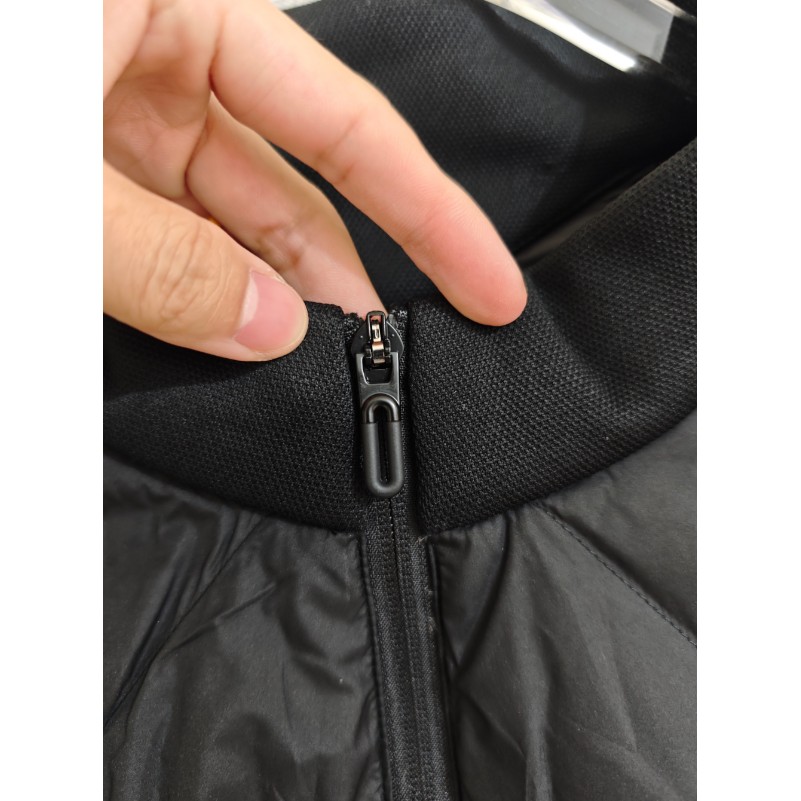 <p>DESCENTE 羽絨服(黑)</p>