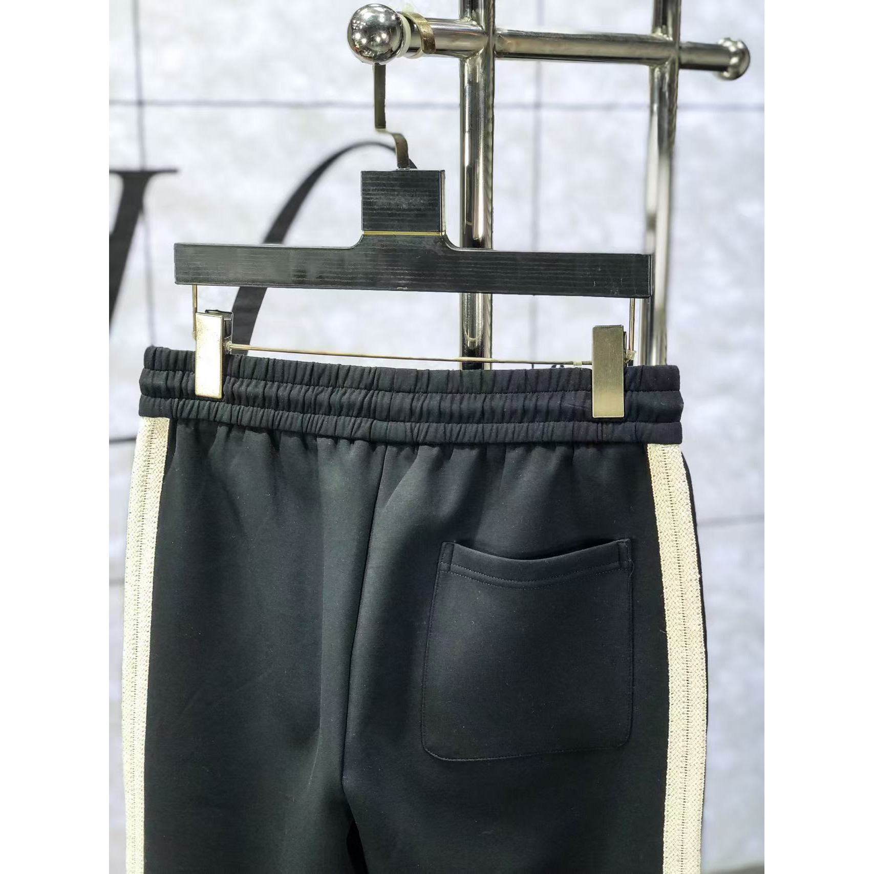 <p>LOEWE&nbsp;高品质时尚休闲裤(782954)</p>