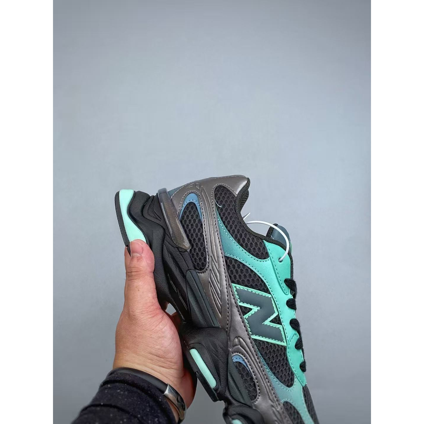 <p>New Balance NB9060 休闲生活鞋</p>