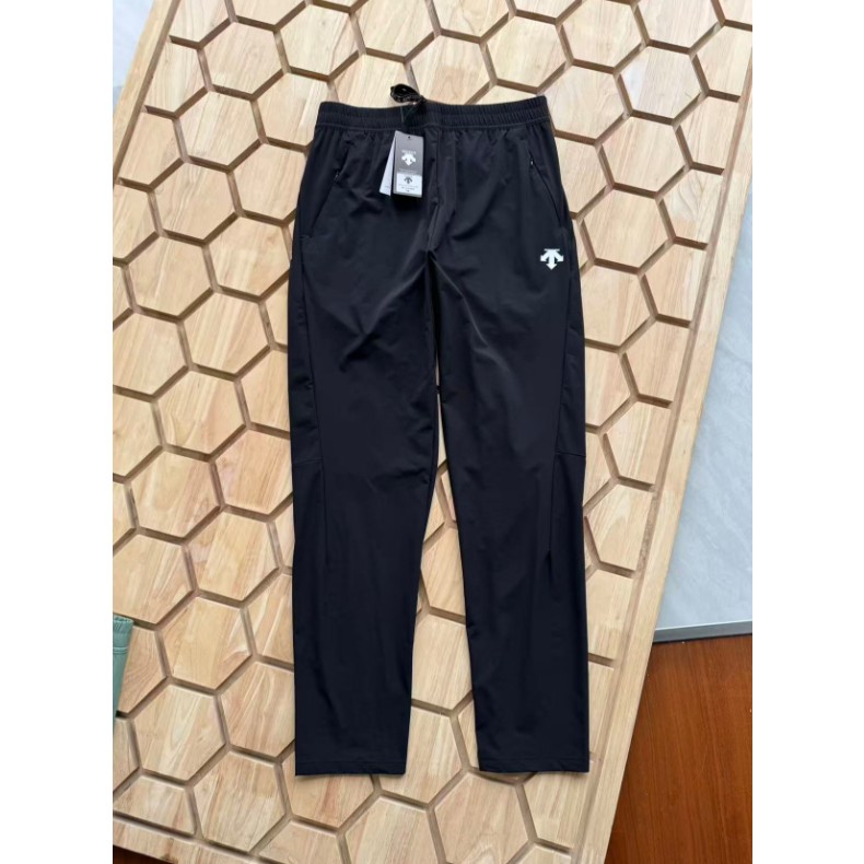 <p>DESCENTE 鬆緊帶休閒長褲</p>