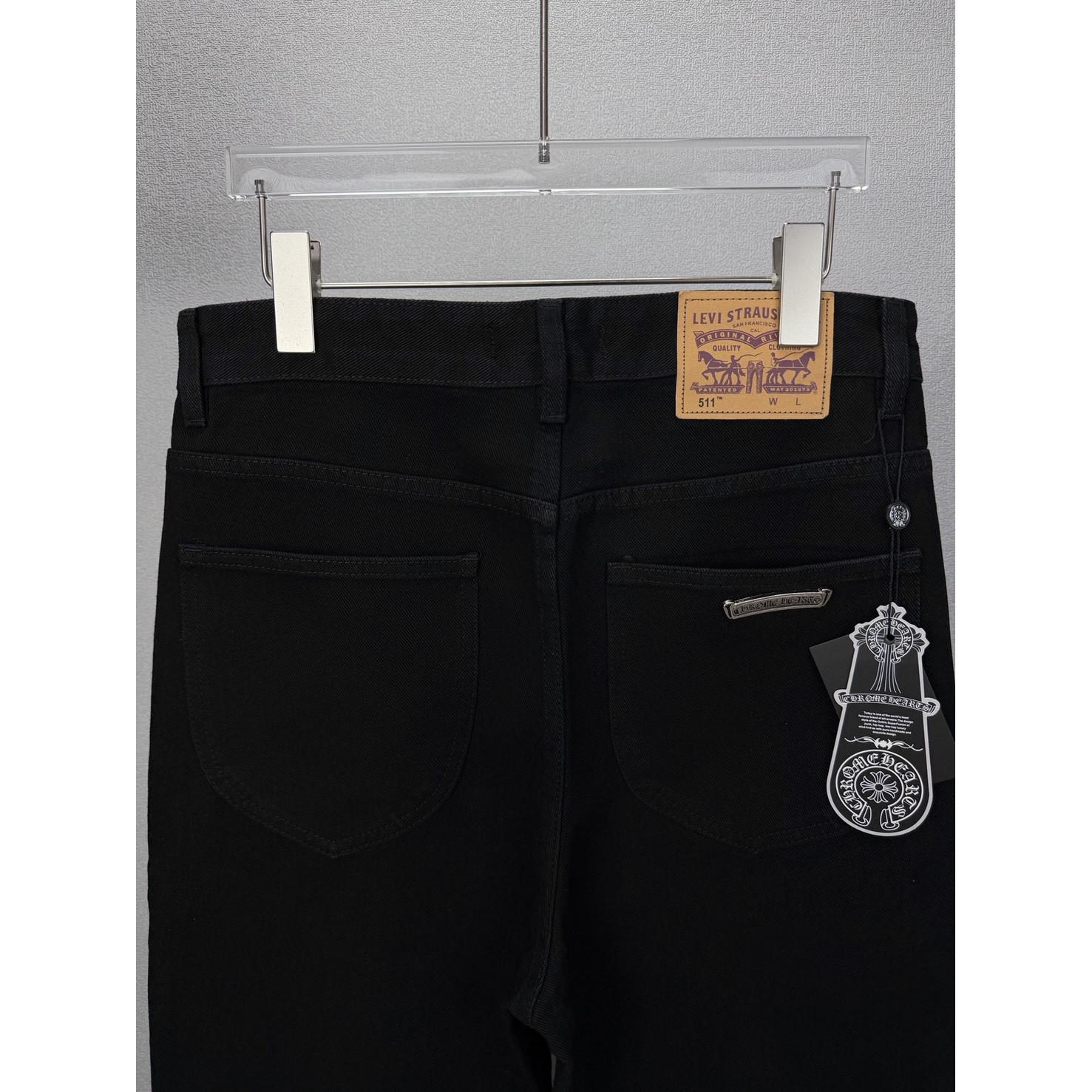 <p>CHROME HEARTS 黃十字架牛仔裤</p>