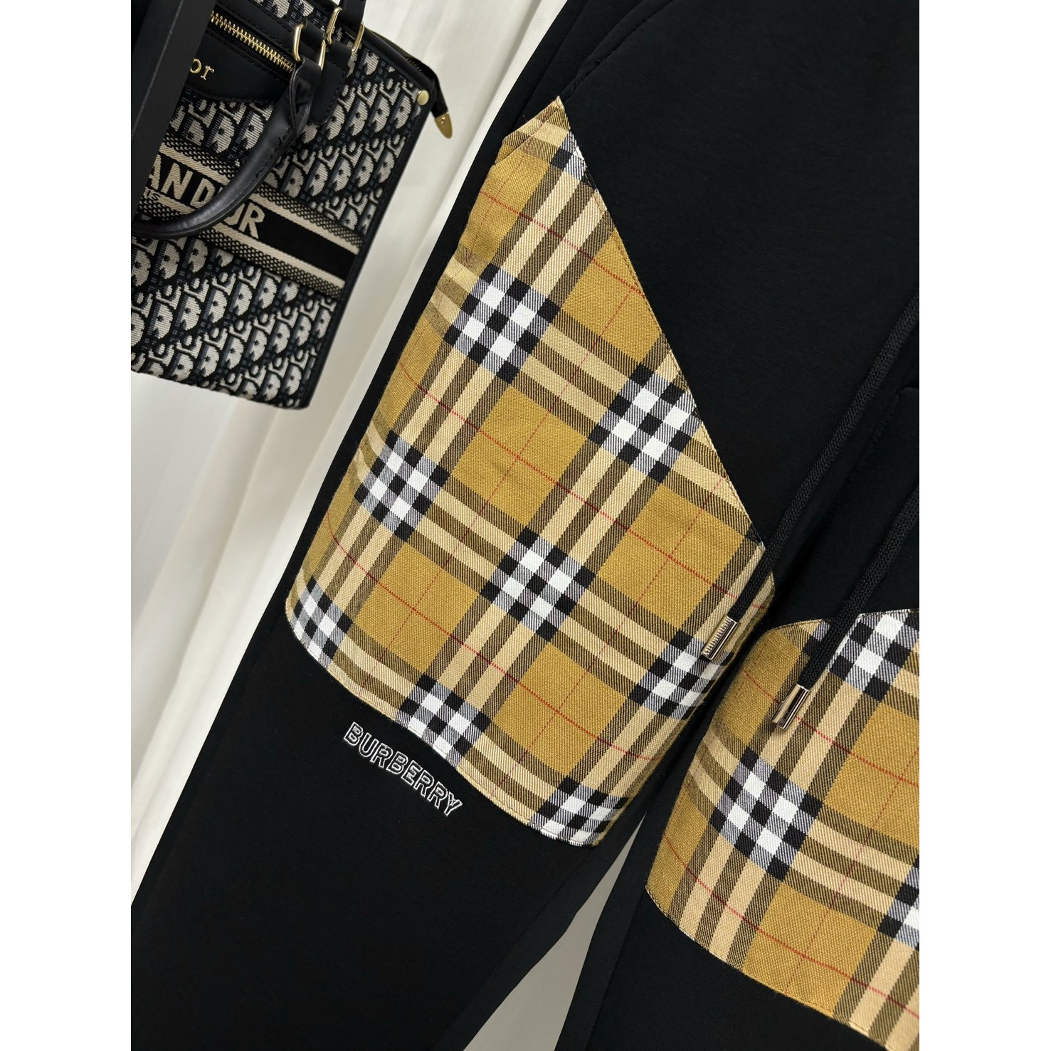 <p>Burberry 休闲长裤(黑)</p>