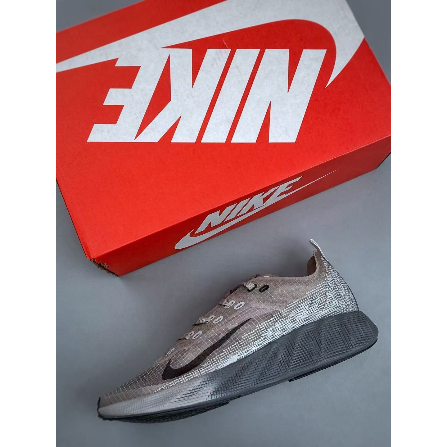 <p>Nike AVA X 透气支撑跑步鞋(褐色)</p>