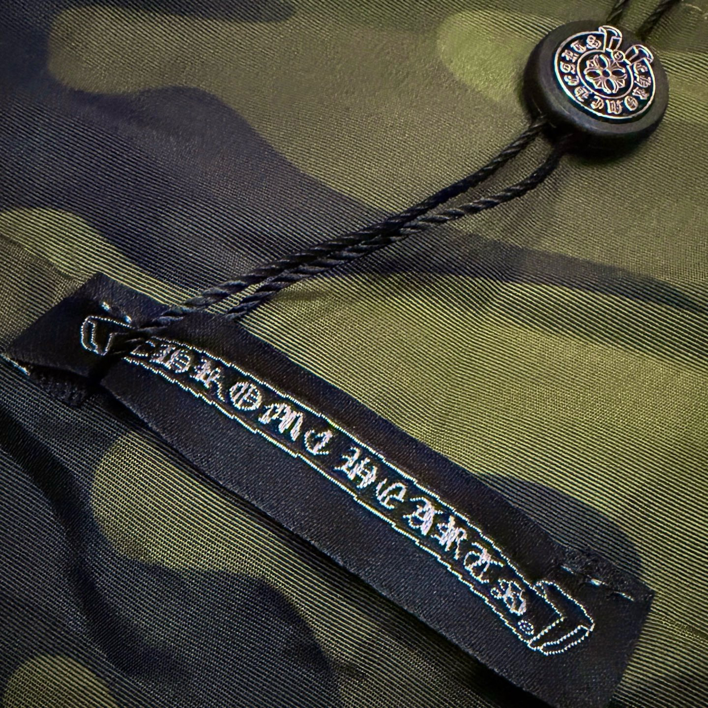 <p>CHROME HEARTS 五金拉链外套(迷彩)</p>

<p>&nbsp;</p>