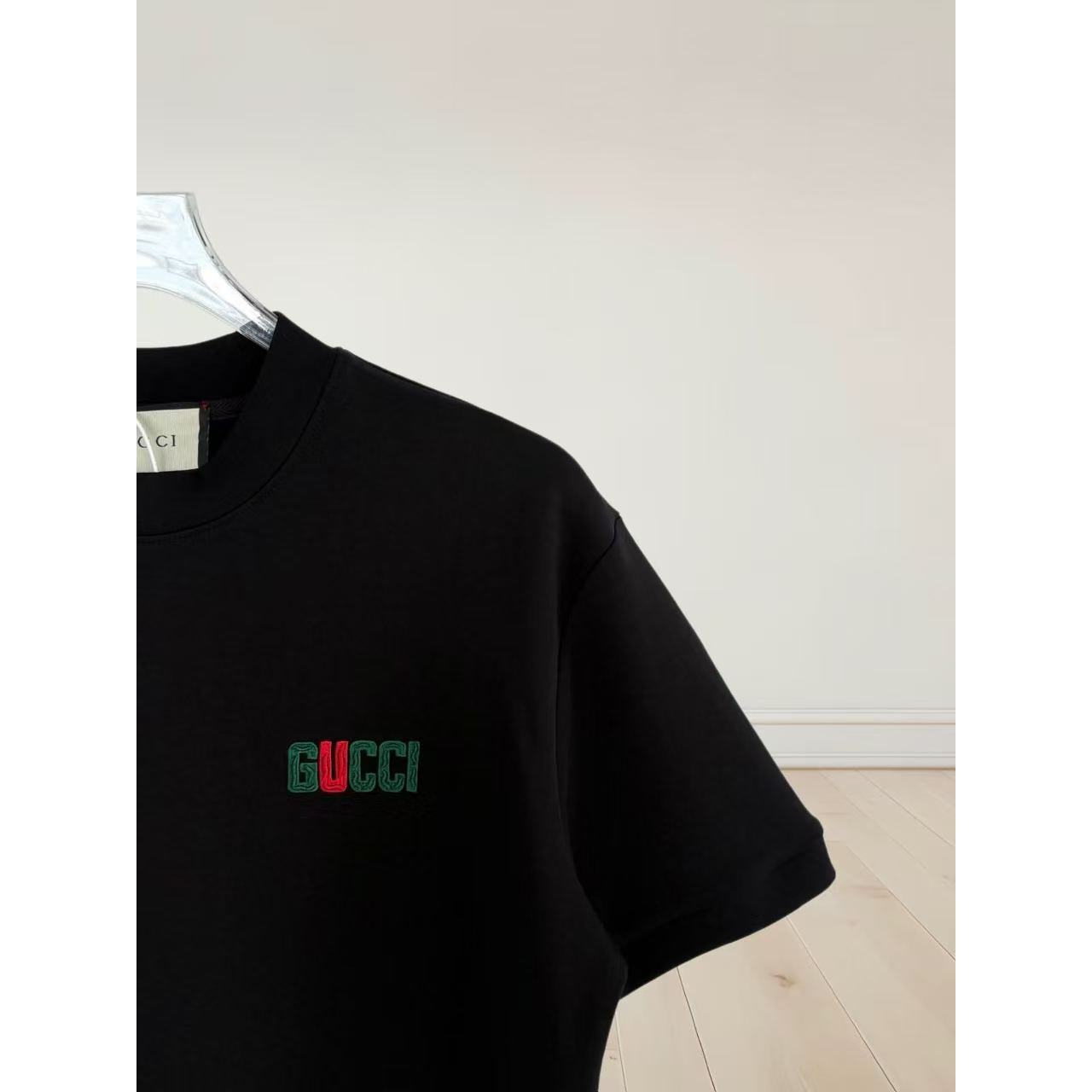 <p>GUCCI 刺绣短袖T恤(黑)</p>
