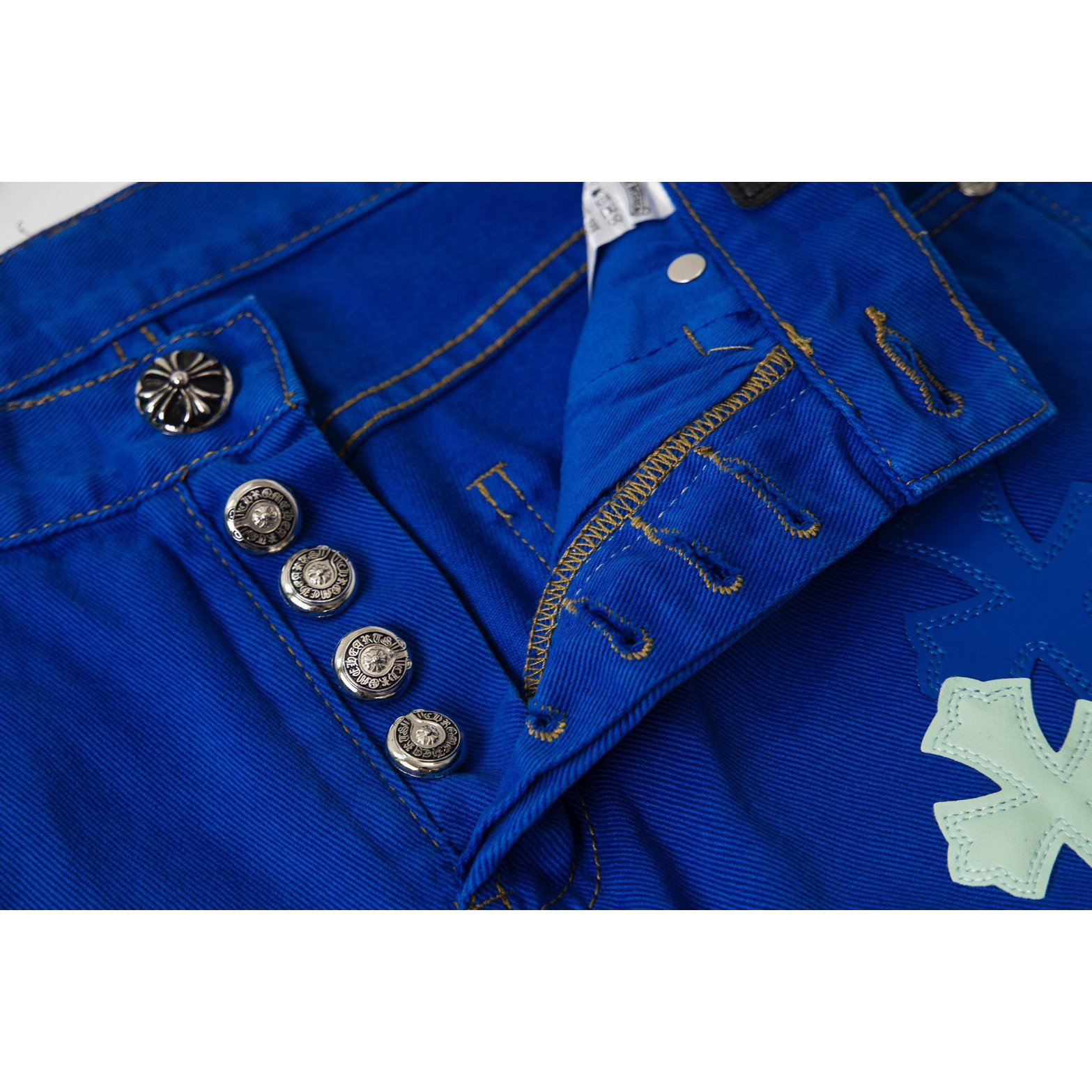<p>CHROME HEARTS 伦敦限定多巴胺蓝拼皮牛仔裤(1751#)</p>