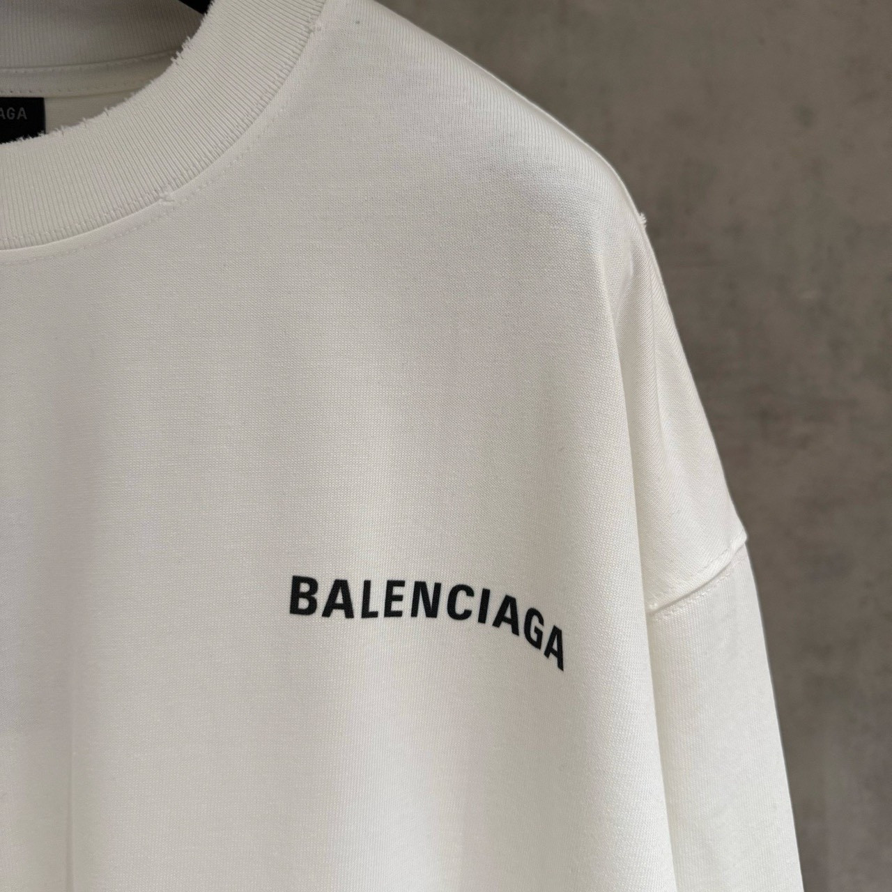 <p>Balenciaga 长袖T恤(白B13)</p>

<p>&nbsp;</p>