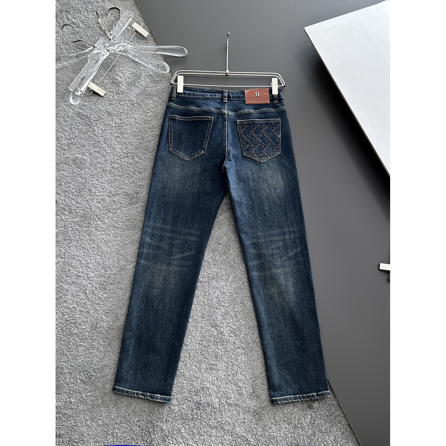 <p>lululemon 高品质牛仔裤</p>