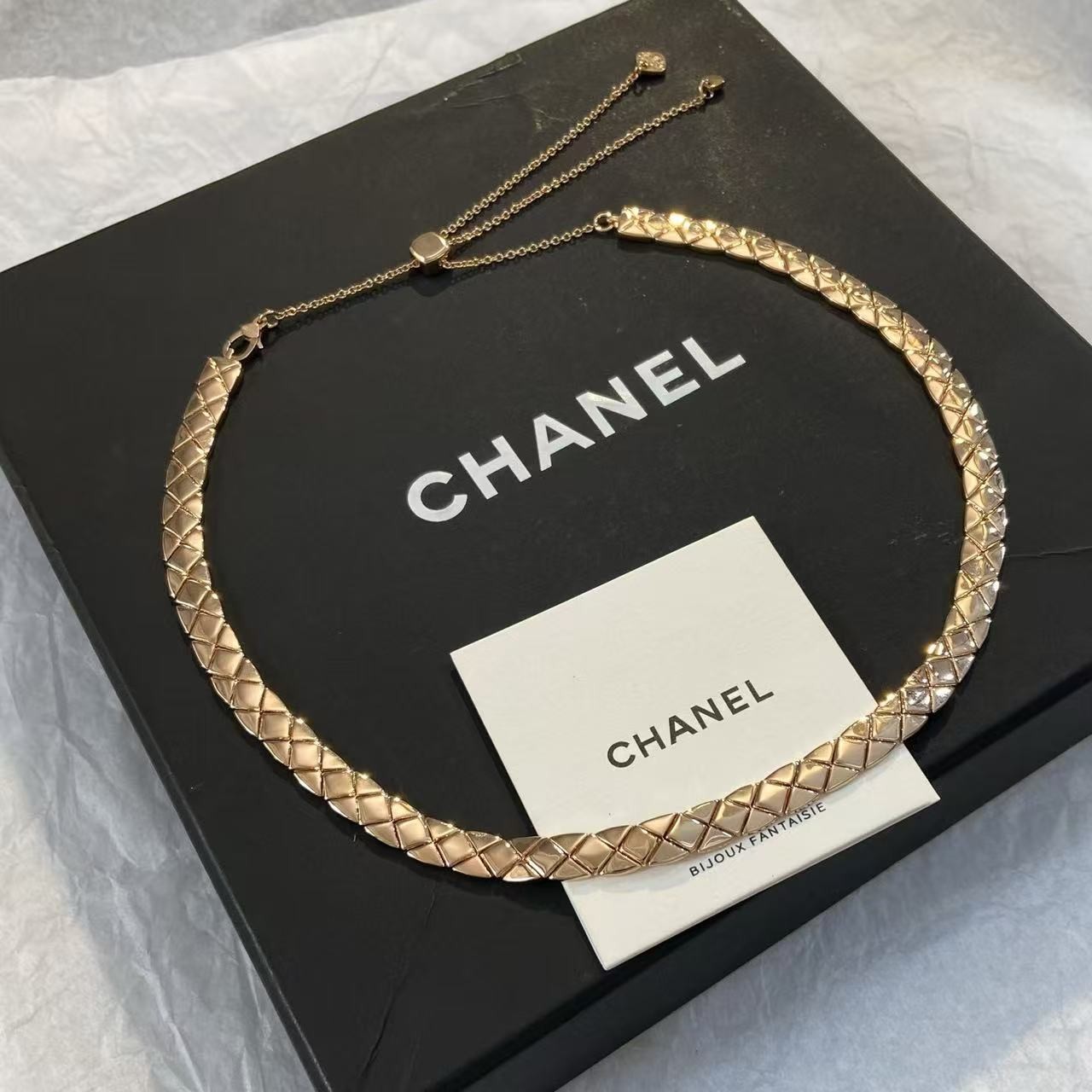 <p>CHANEL 菱格纹金属项链​​ 窄版</p>