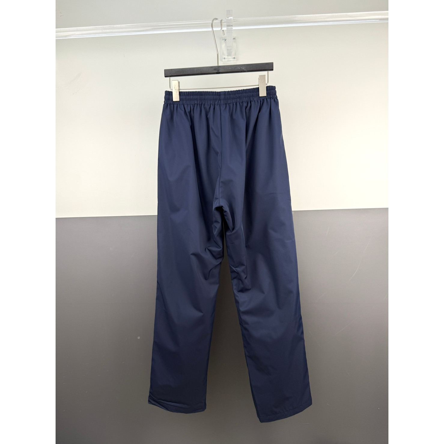 <p>Balenciaga FOOTBALL系列3B徽标刺绣运动长裤(藏藍)</p>