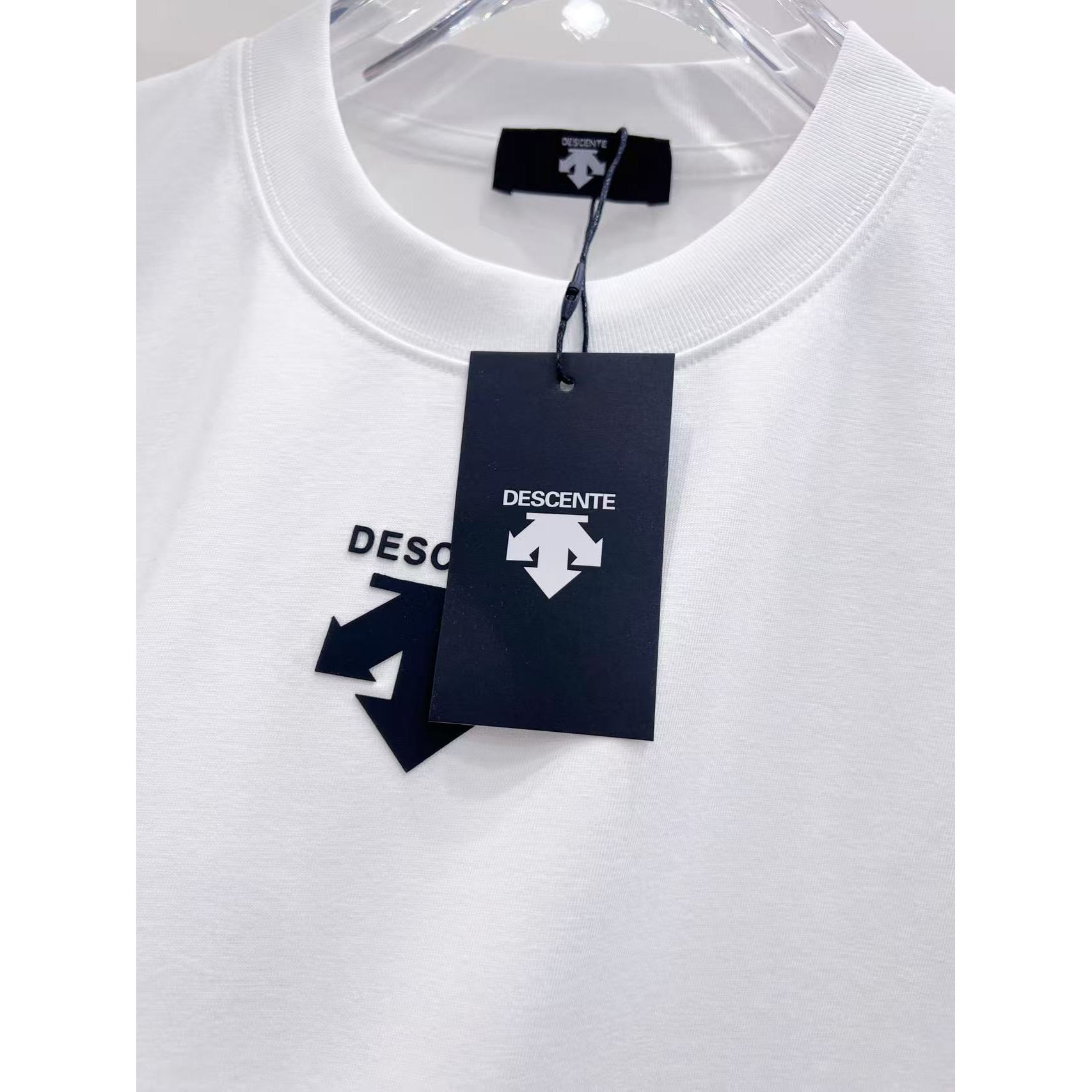 <p>Descente 短袖圆领T恤(白)</p>