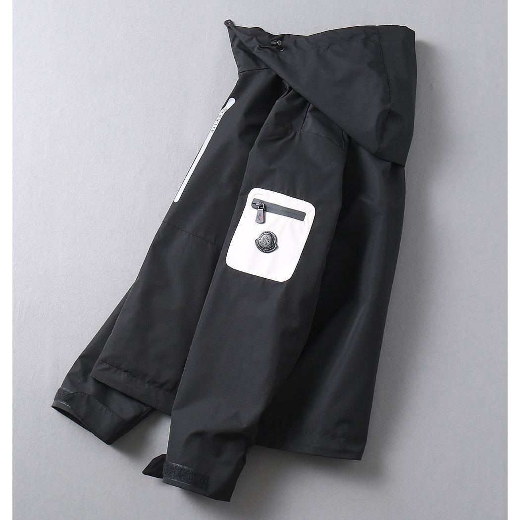 <p>Moncler 新款男士夹克外套</p>