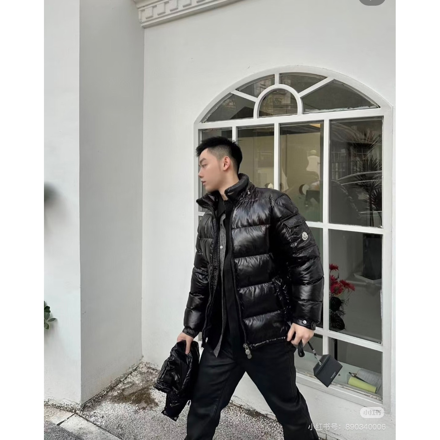 <p>Moncler 羽绒服 (黑)</p>
