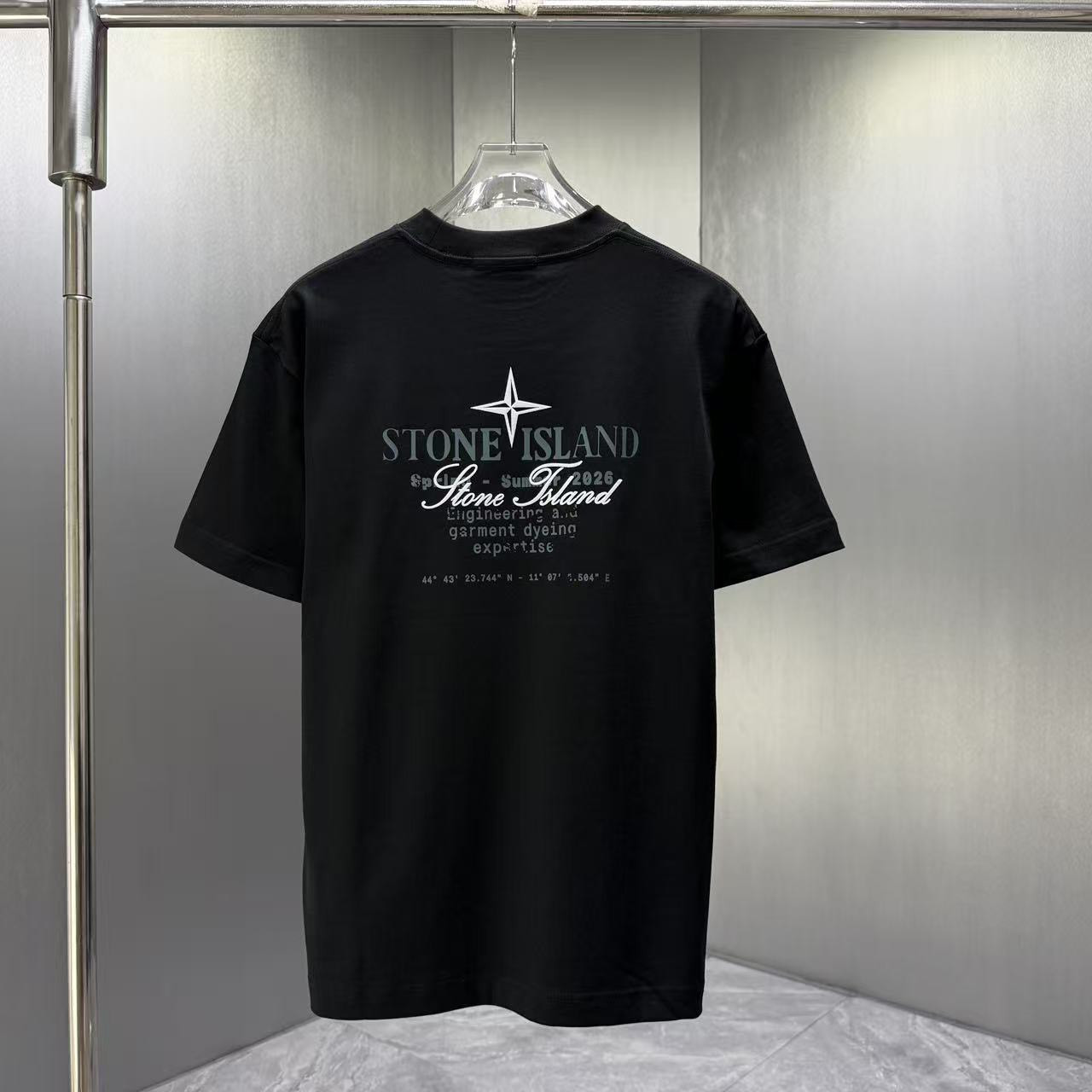 <p>Stone Island 短袖T恤(黑)</p>