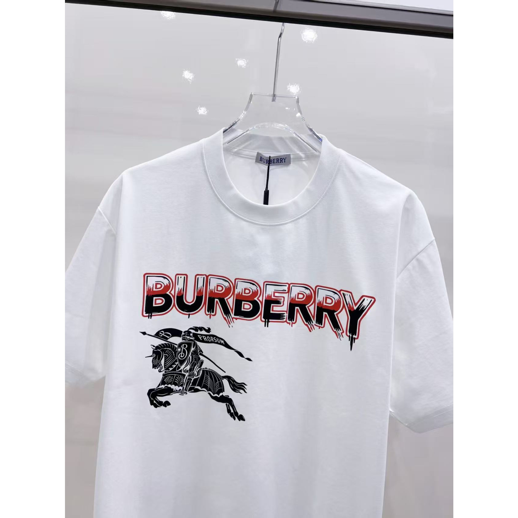 <p>BURBERRY&nbsp;短袖圆领T恤(白)</p>
