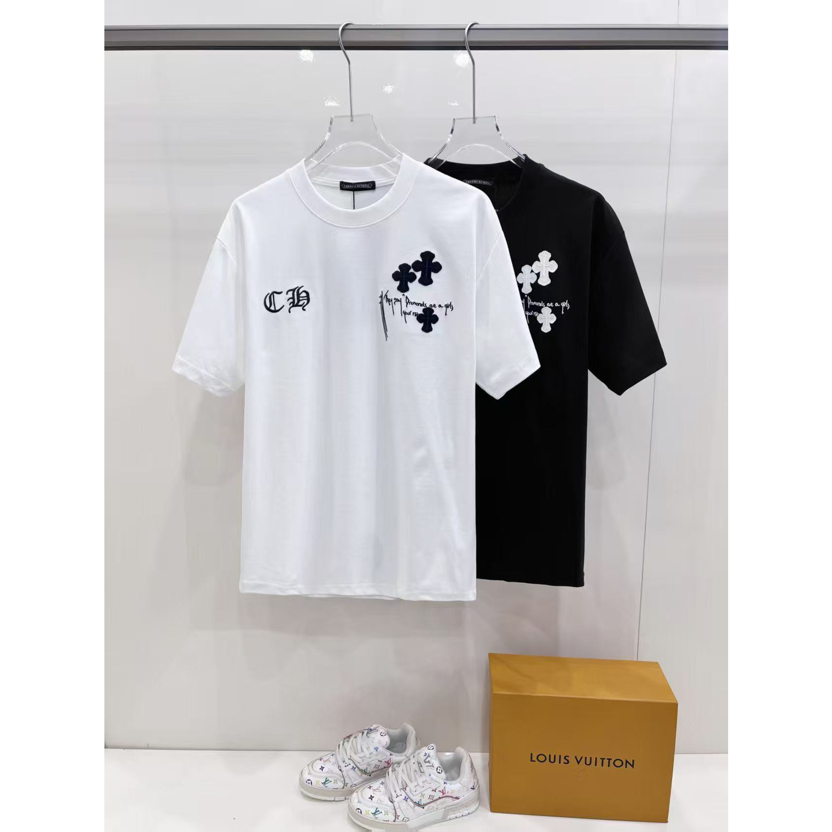 <p>CHROME HEARTS&nbsp;春夏新款T恤(黑)</p>
