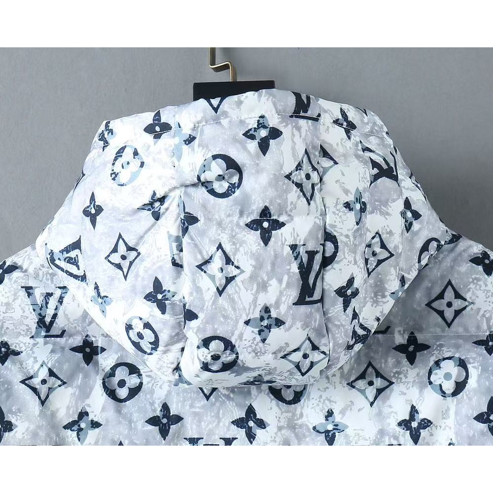 <p>LV 新款羽绒服(白)</p>