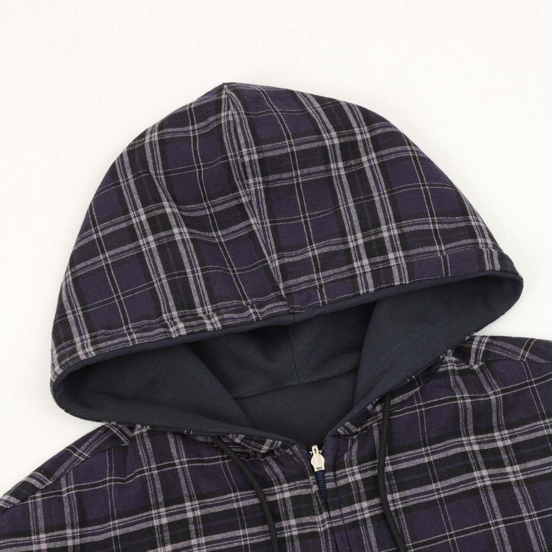 <p>Balenciaga 格纹贴布字母拉链外套</p>