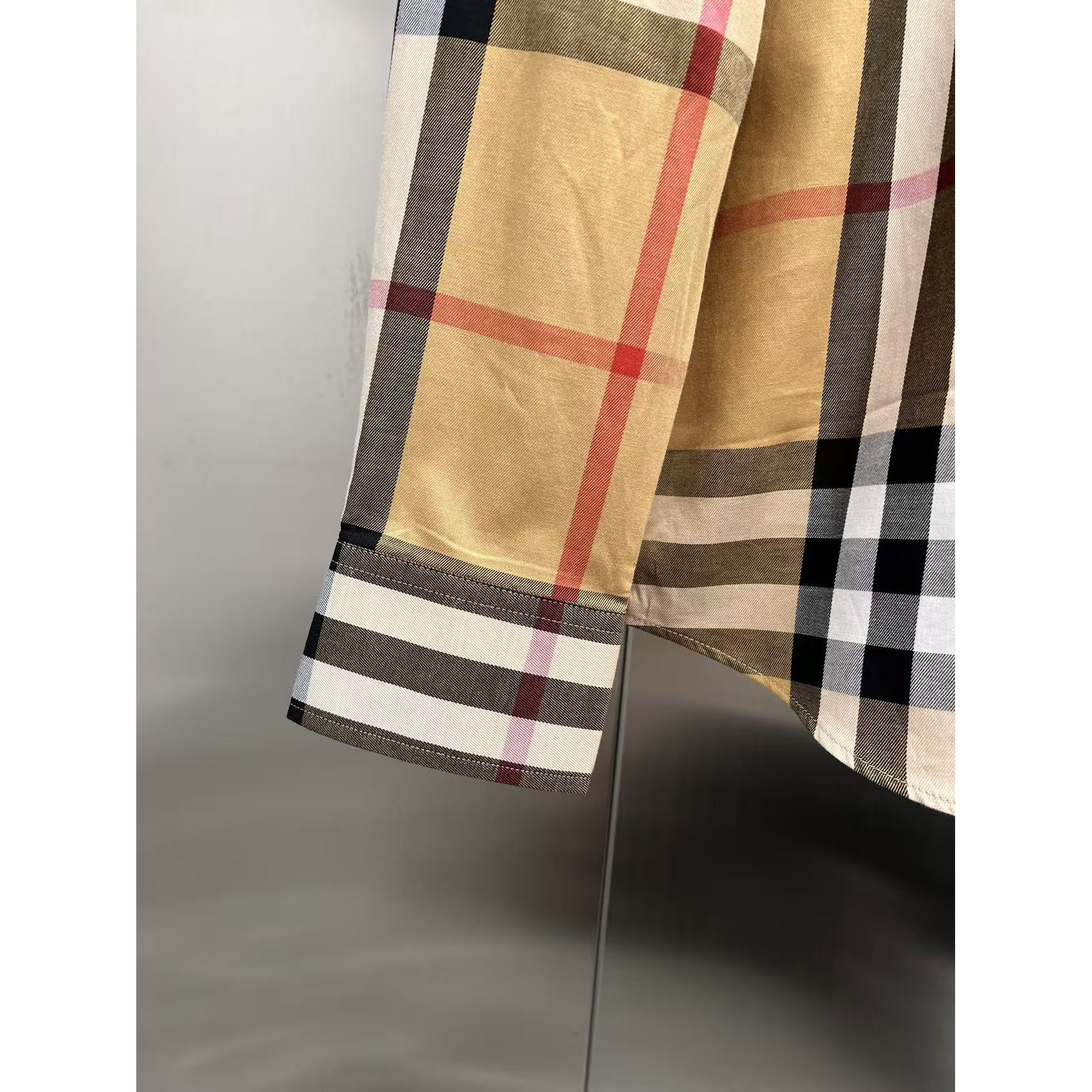<p>Burberry 长袖衬衫(783232)</p>