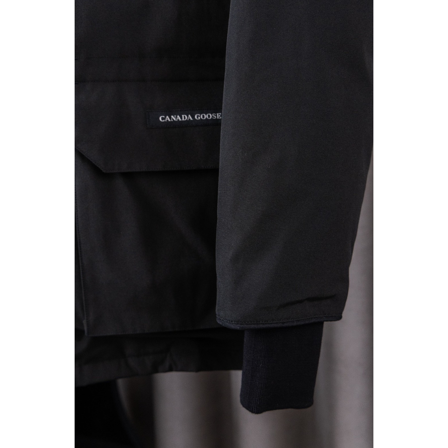 <p>Canada Goose 顶级狼毛Expedition 08款 4660M 远征派克羽绒服(黑色)</p>