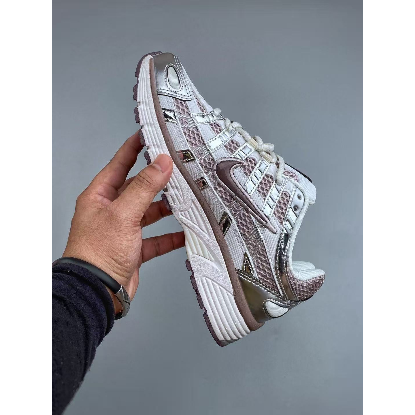 <p>Nike P-6000 &nbsp;复古休闲运动老爹鞋 (豆沙紅)</p>