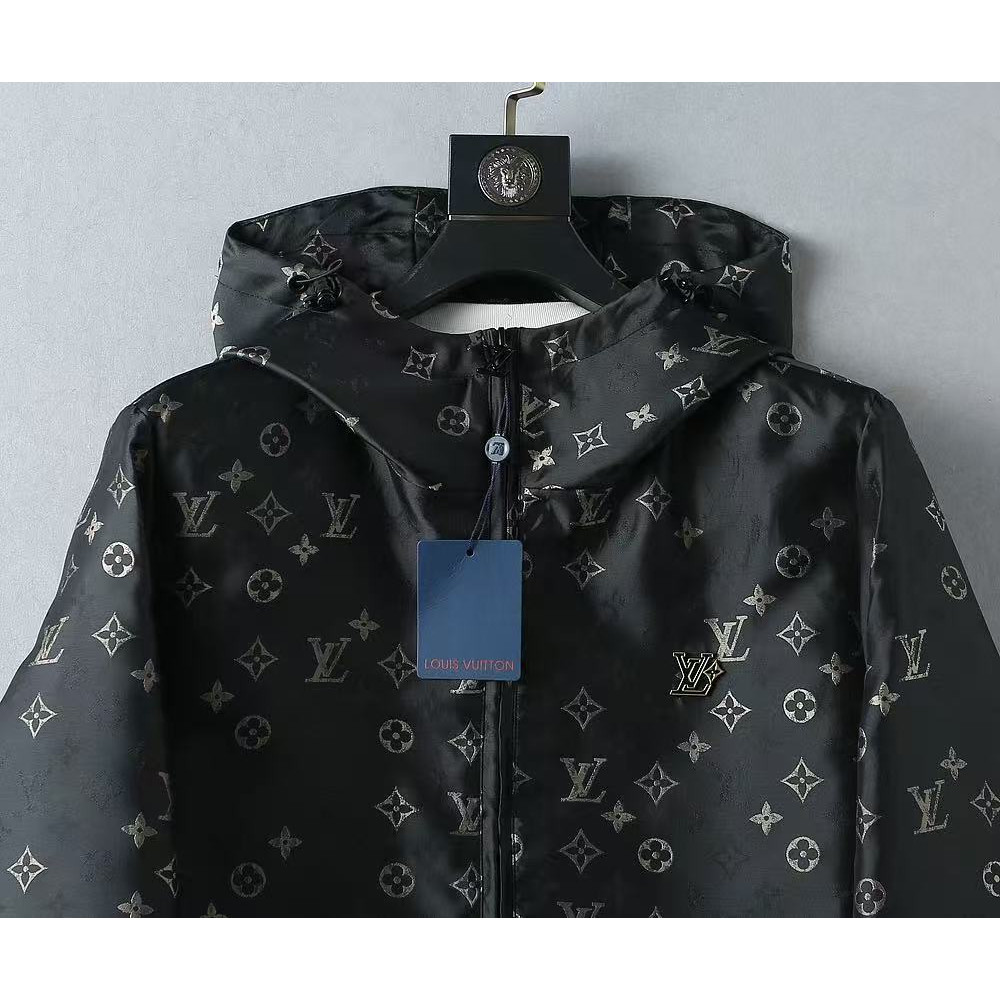 <p>LV 男士夹克外套(黑)</p>