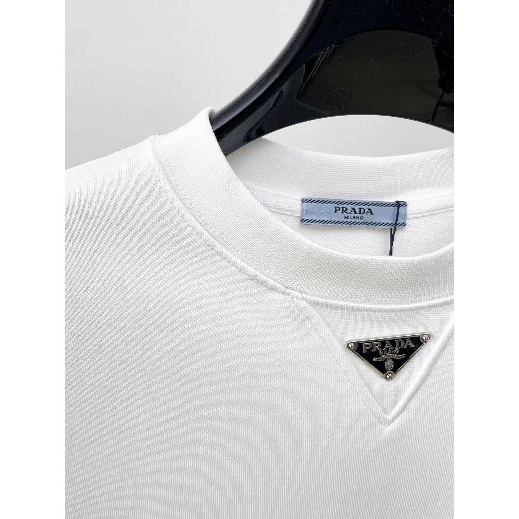<p>PRADA 圓領長袖T恤(白)</p>