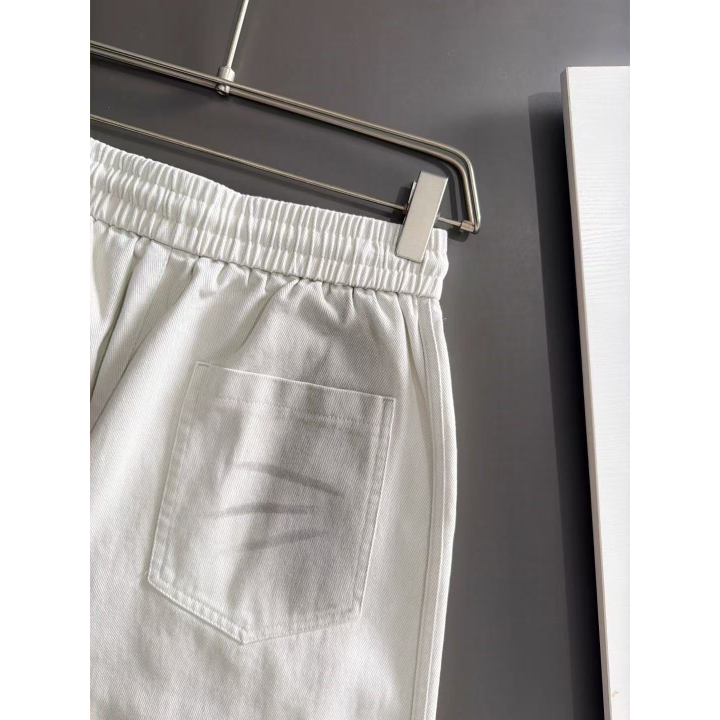 <p>Balenciaga 夏季新款松紧带休闲裤(786886)</p>
