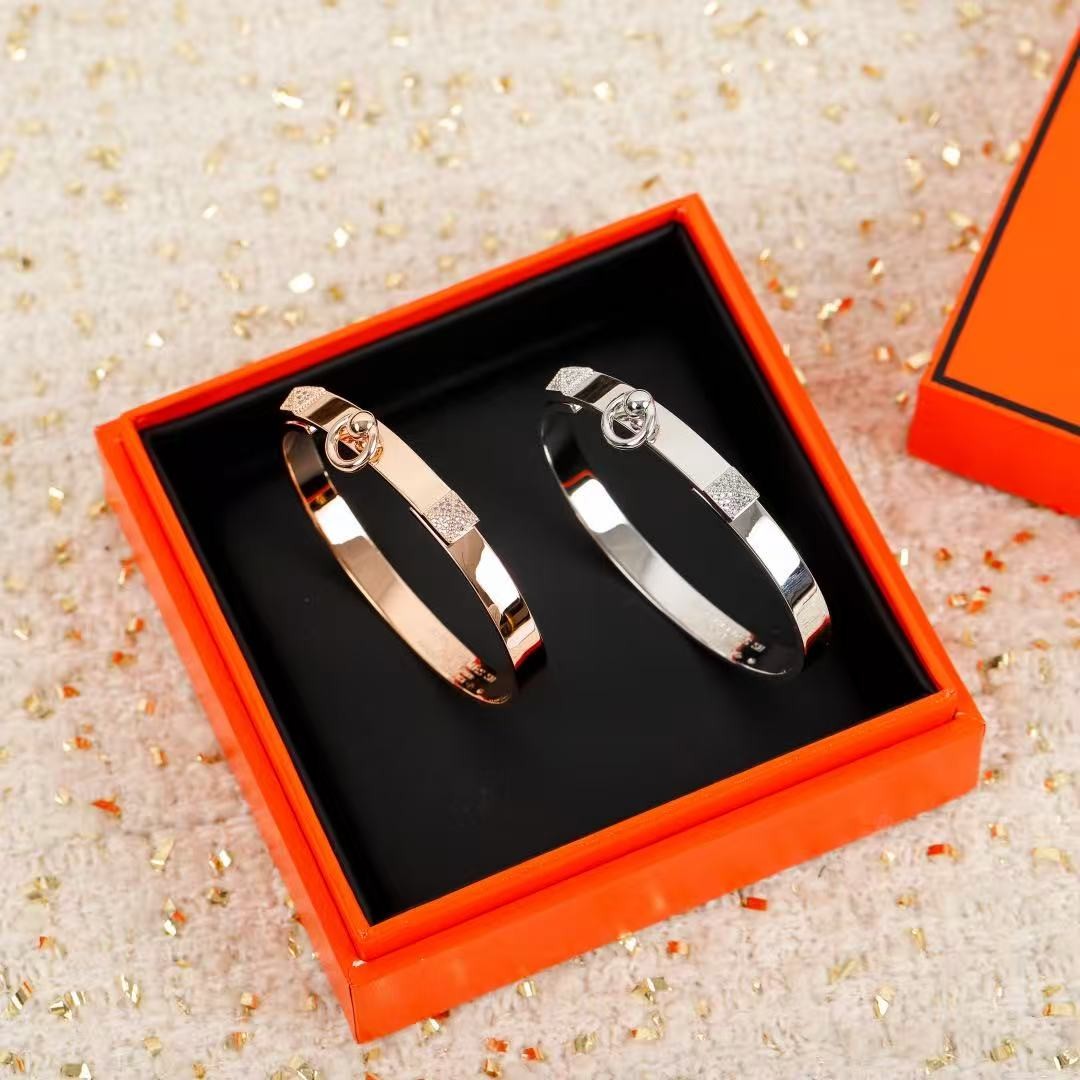 <p>HERMES 手镯</p>