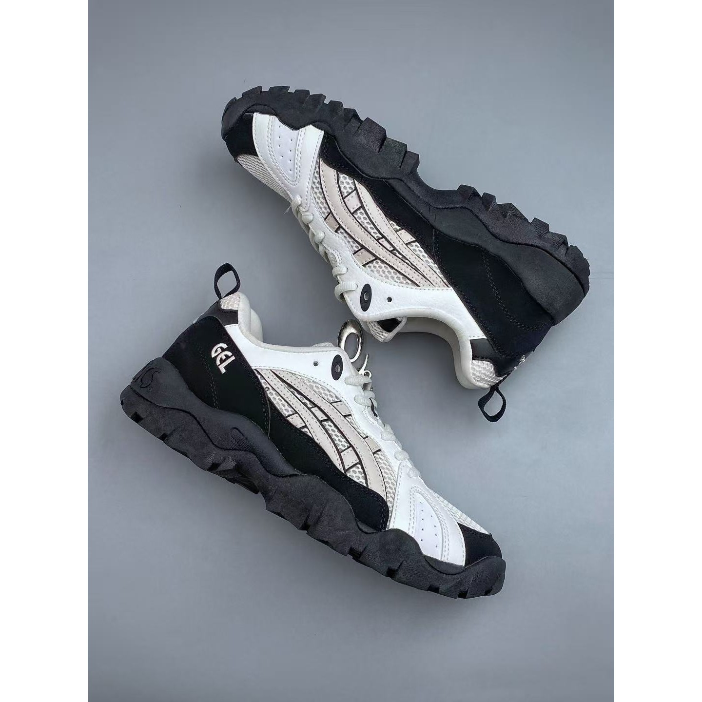 <p>ASICS 休闲透气专业跑鞋&nbsp;</p>