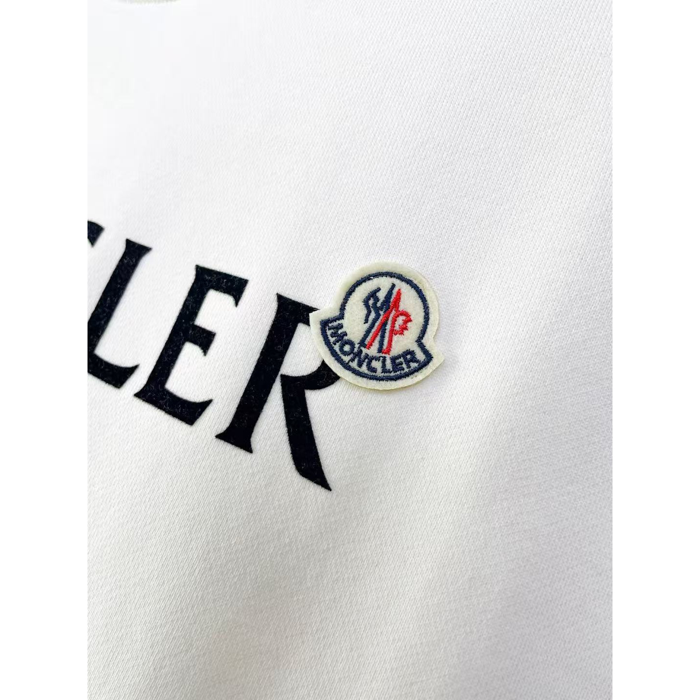 <p>MONCLER 圆领卫衣(白)</p>