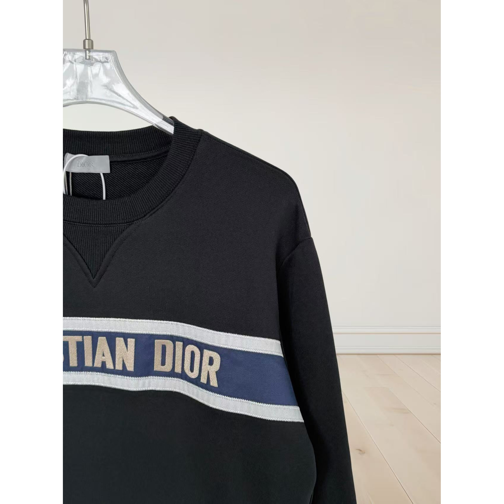 <p>DIOR&nbsp;CD刺绣圆领卫衣(白)</p>