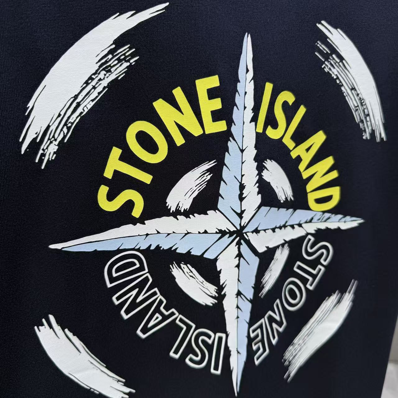 <p>Stone Island 短袖T恤(深藍)</p>