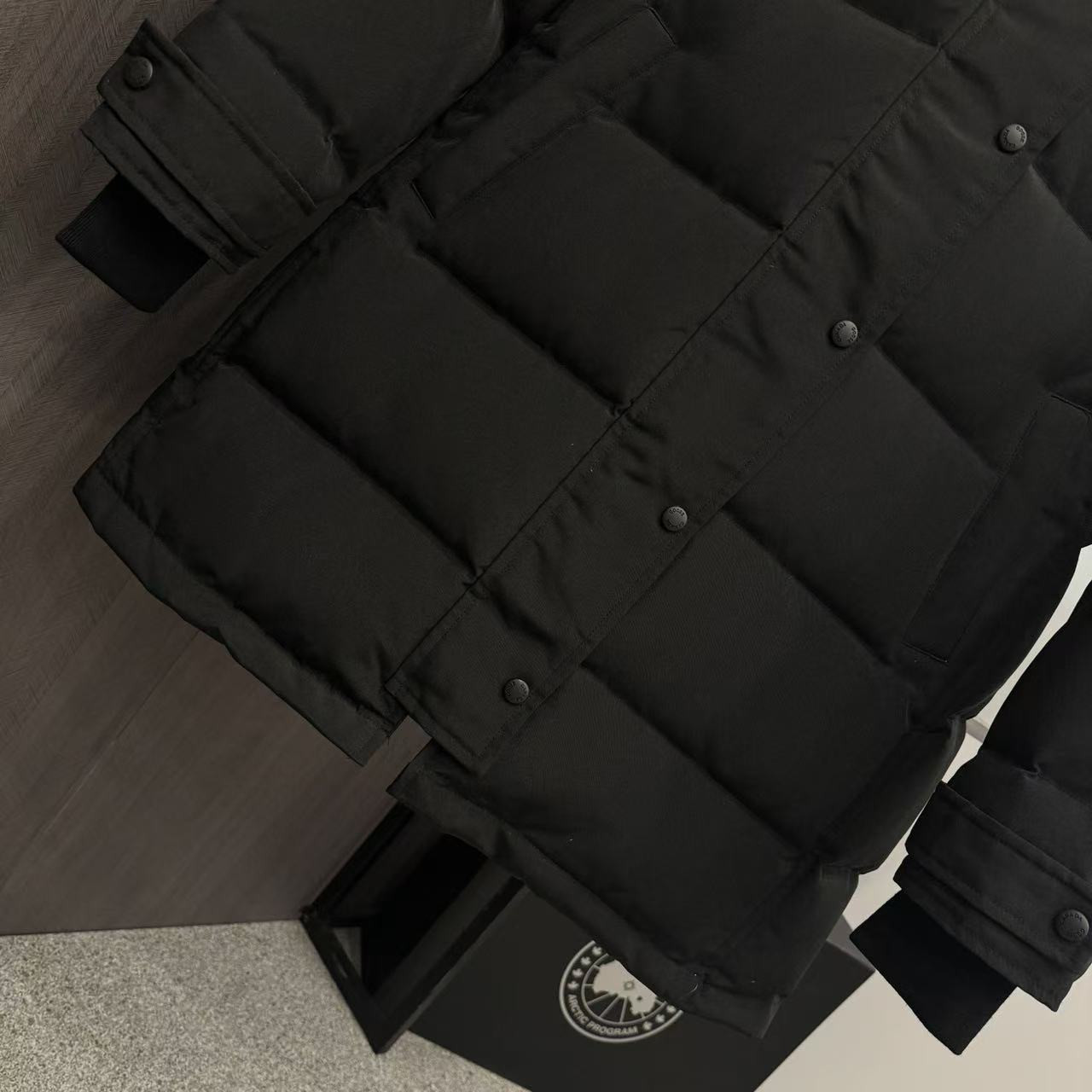 <p>Canada Goose Shelburn*派克大衣羽绒服(黑色黑標)</p>