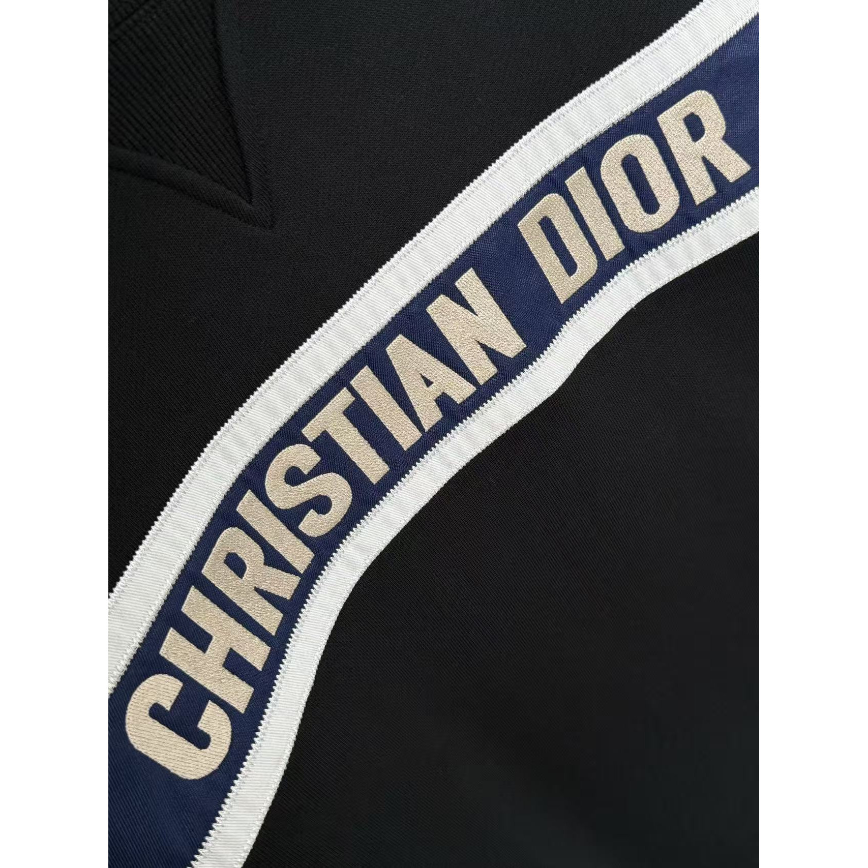 <p>DIOR&nbsp;CD刺绣圆领卫衣(白)</p>
