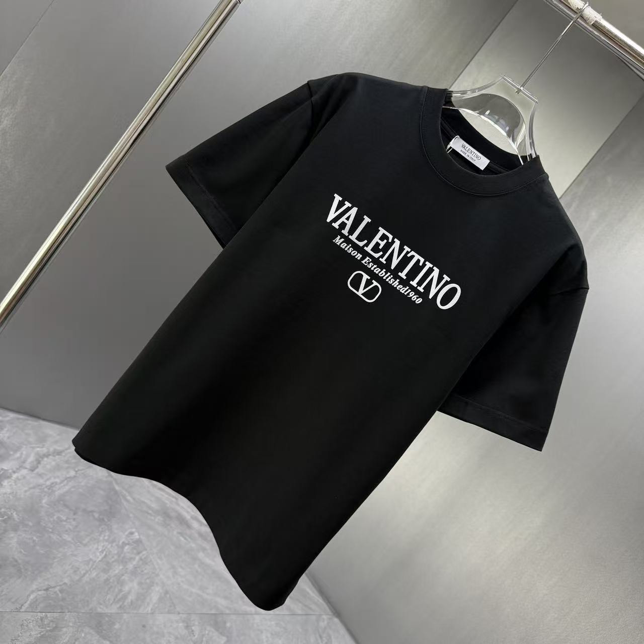 <p>VALENTION 短袖T恤 (植绒)(黑)</p>