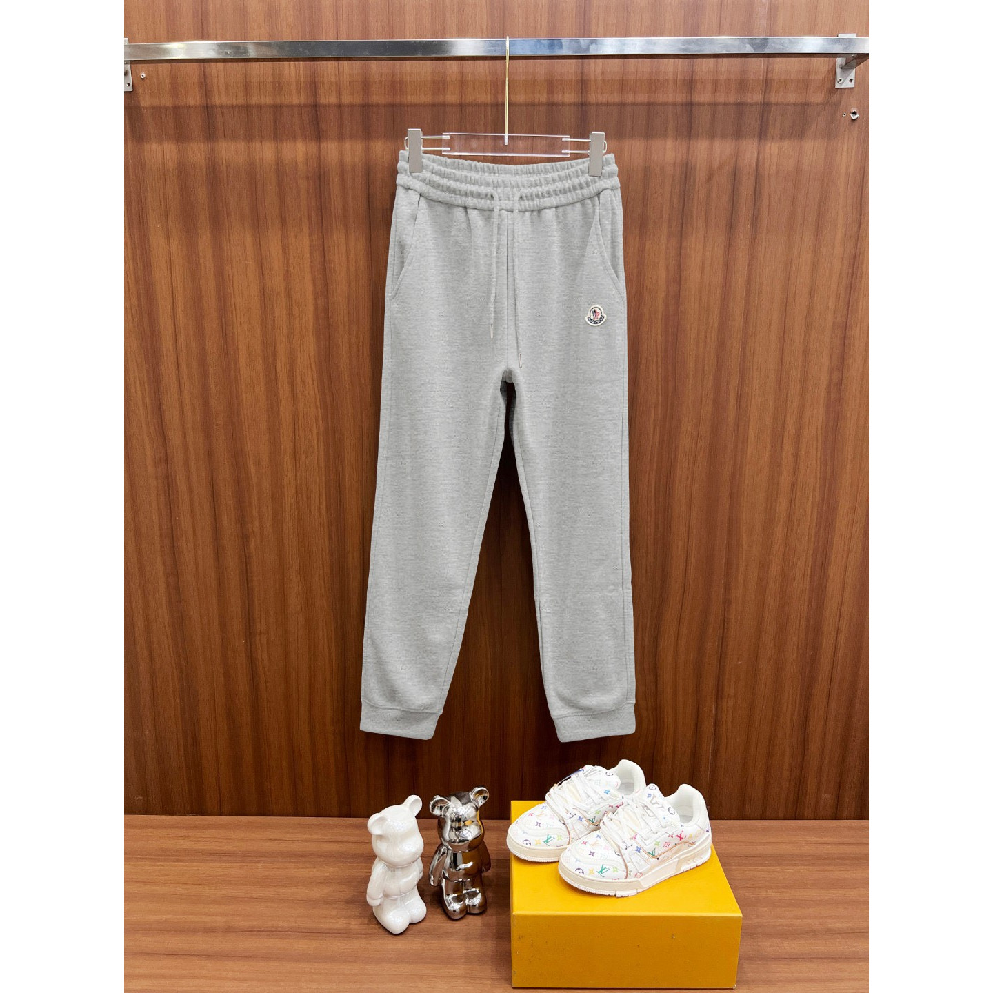 <p>Moncler 连帽套装(花灰色)</p>