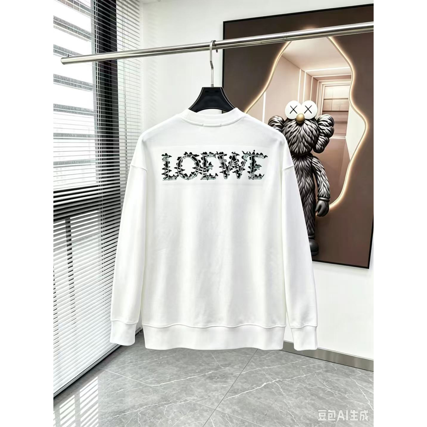 <p>LOEWE&nbsp;圓領長袖T恤(白)</p>
