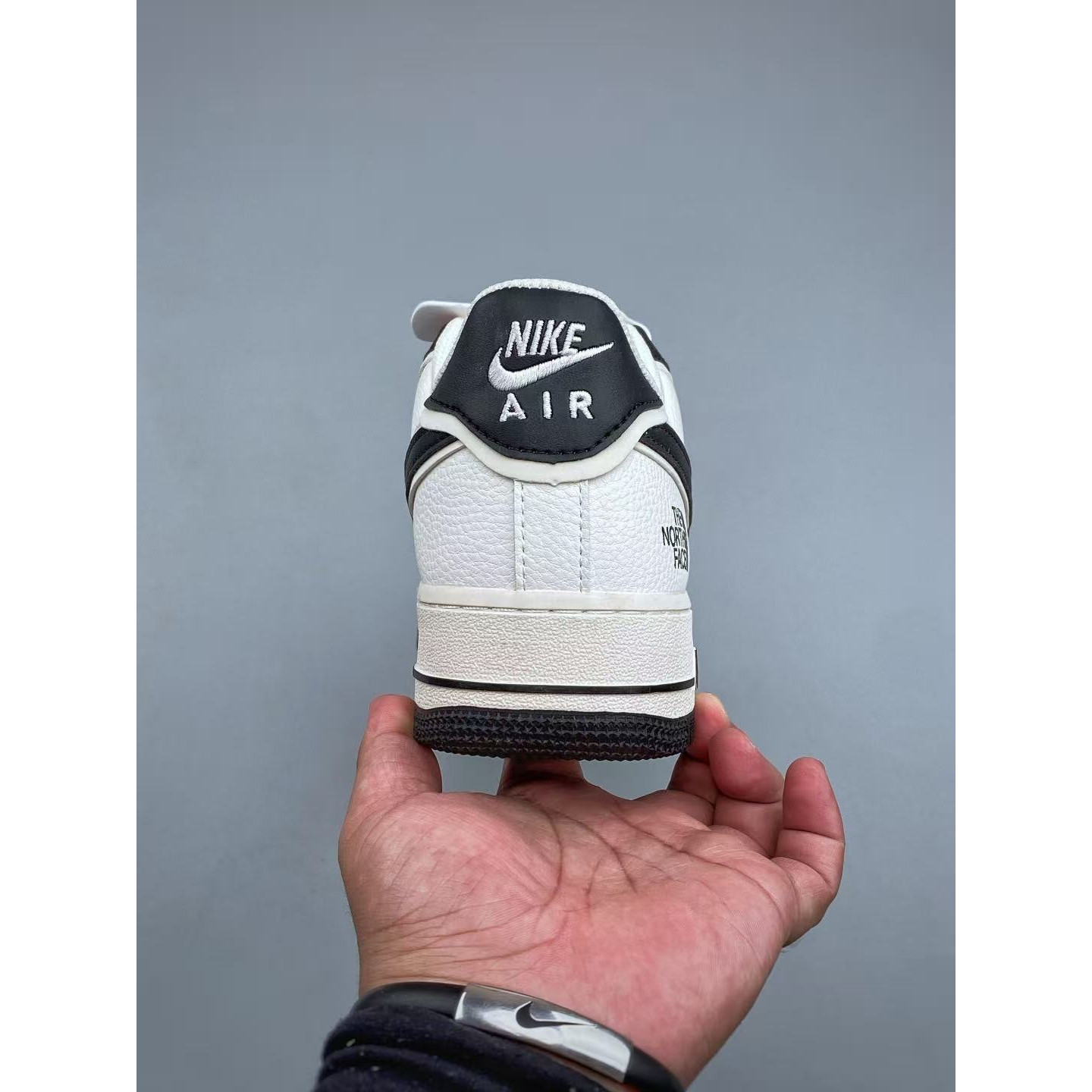 <p>Nike Air Force1 07 low &nbsp;联名款</p>