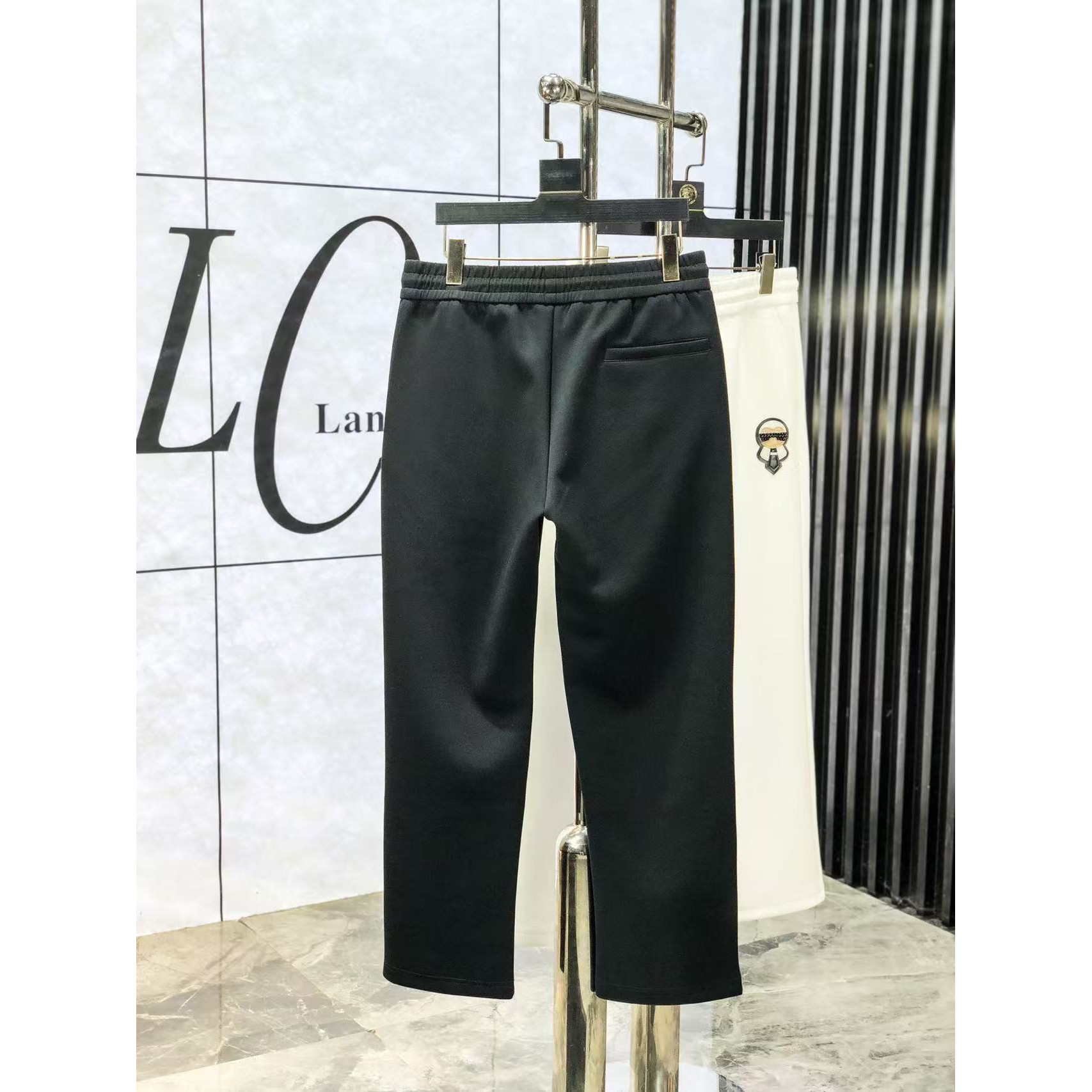 <p>FINDI&nbsp;高品质时尚休闲裤(782953)</p>
