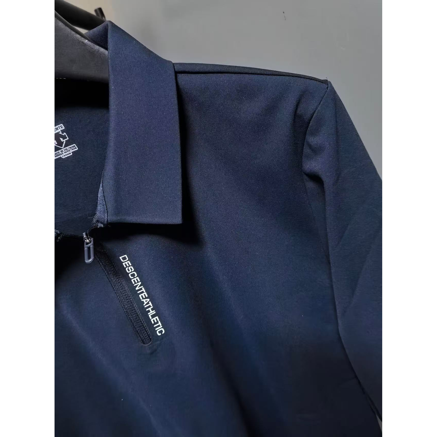 <p>Descente 半拉连长袖打底(藏青)</p>
