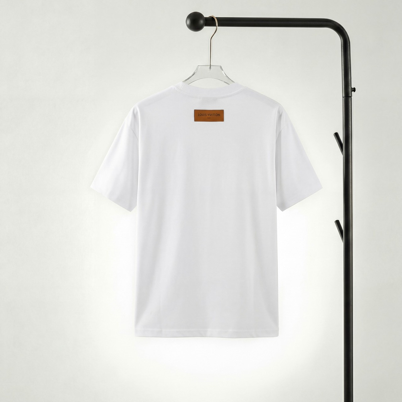 <p>LV &nbsp;logo绣花短袖T恤(白)</p>