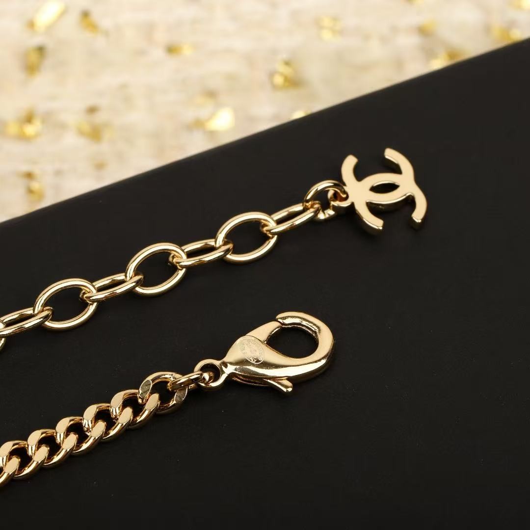 <p>CHANEL&nbsp;香包包项链</p>