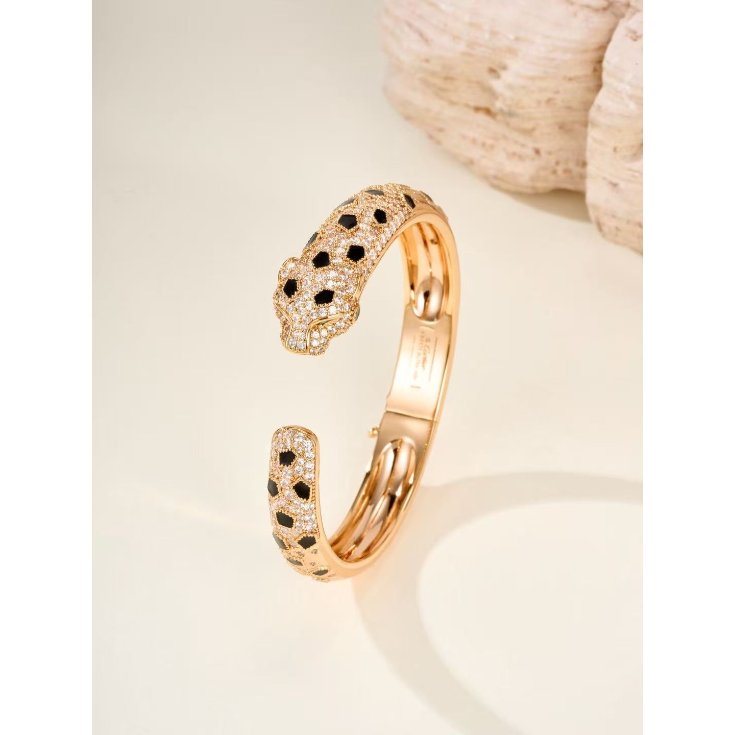 <p>CARTIER&nbsp;手镯</p>